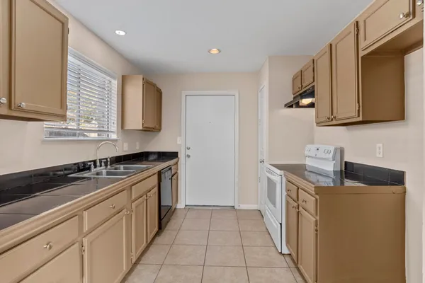 $1,595 | 2127 Union Mill Road, Houston, TX 77067