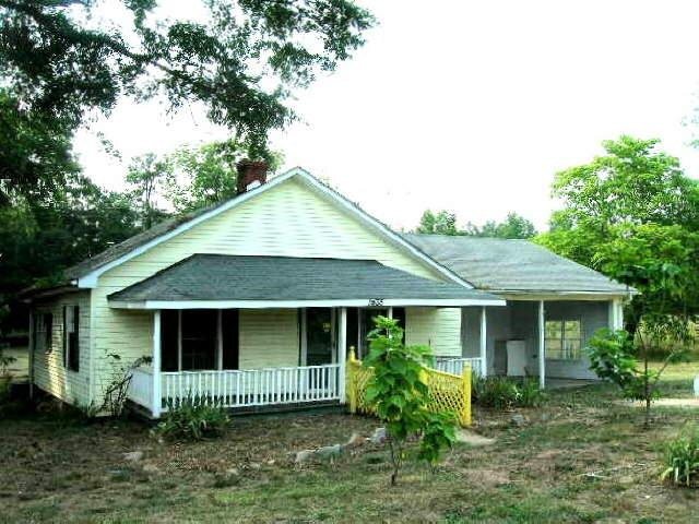 1435 Stinchcomb Road Elberton, GA 30635 - Photo 1 of 1 a front view of a house with a garden