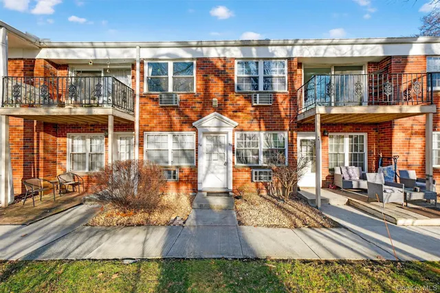 $295,000 | 4 Colonial Road, Unit 96, Beacon, NY 12508