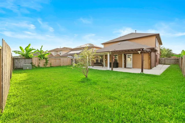 a view of a house with a backyard