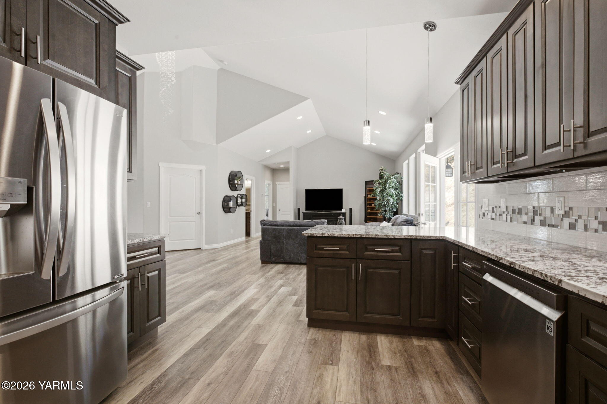 521 Collins Road Selah, WA 98942 - Photo 19 of 25 Kitchen