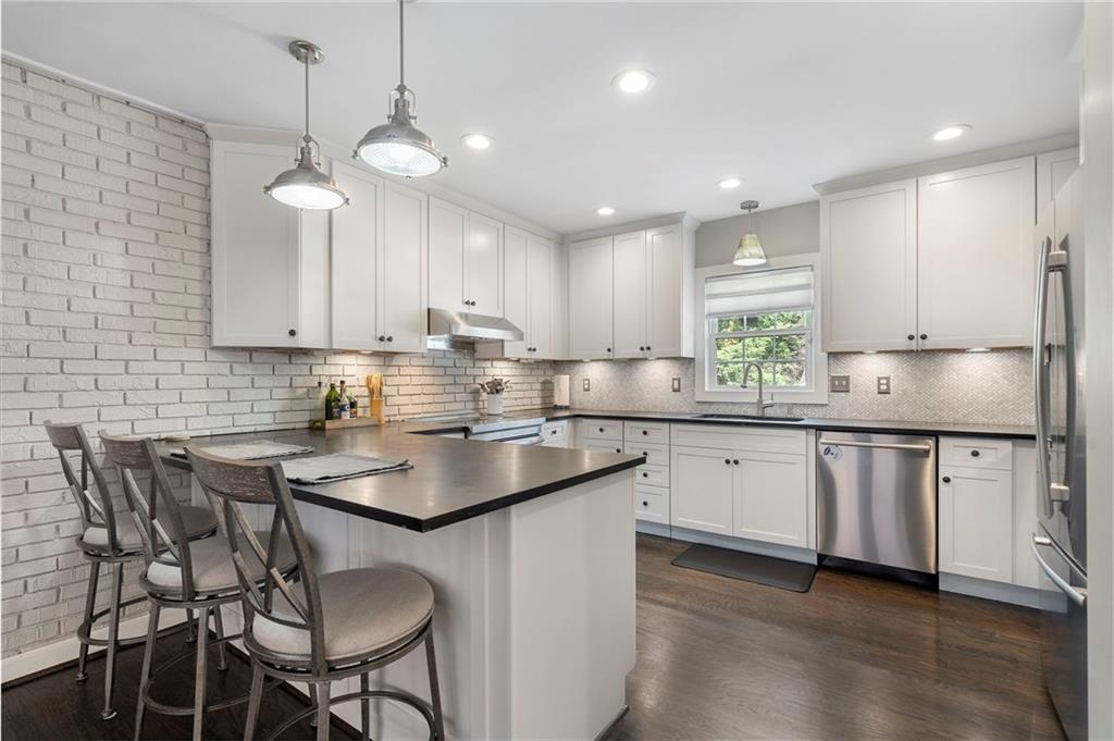 14 Sycamore Square Decatur, GA 30030 - Photo 2 of 34