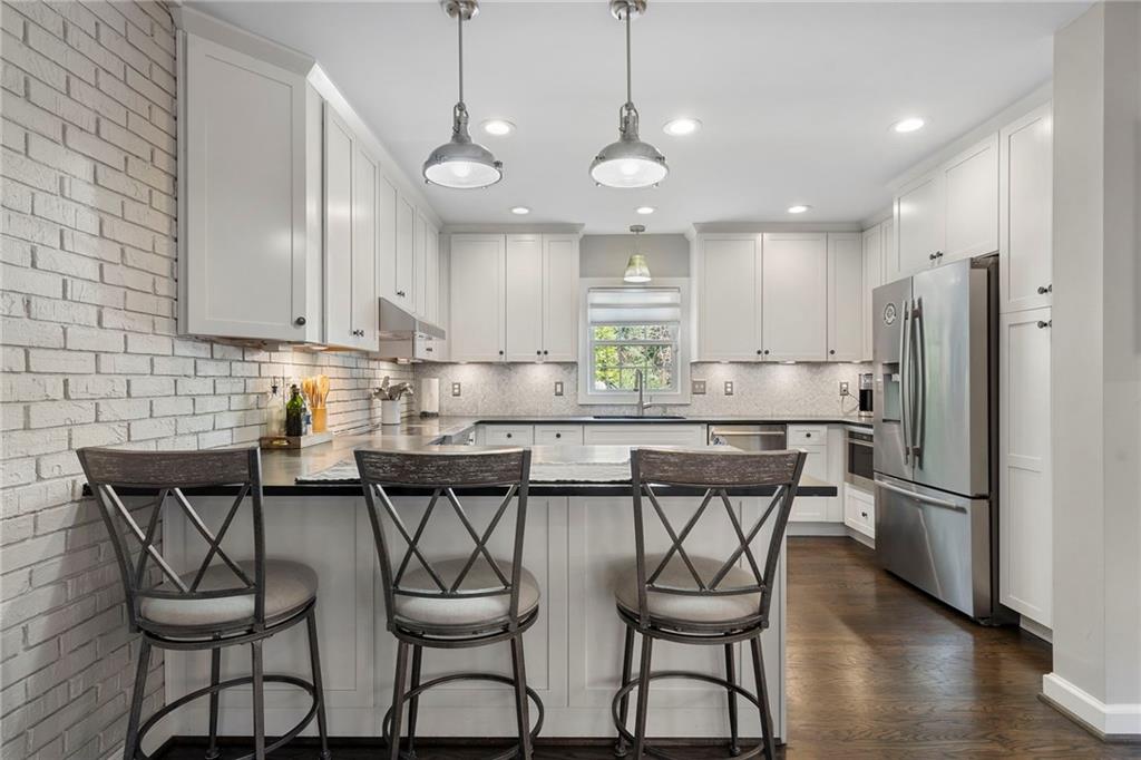 14 Sycamore Square Decatur, GA 30030 - Photo 3 of 34