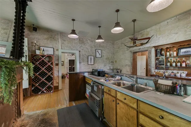 a kitchen that has a lot of cabinets in it