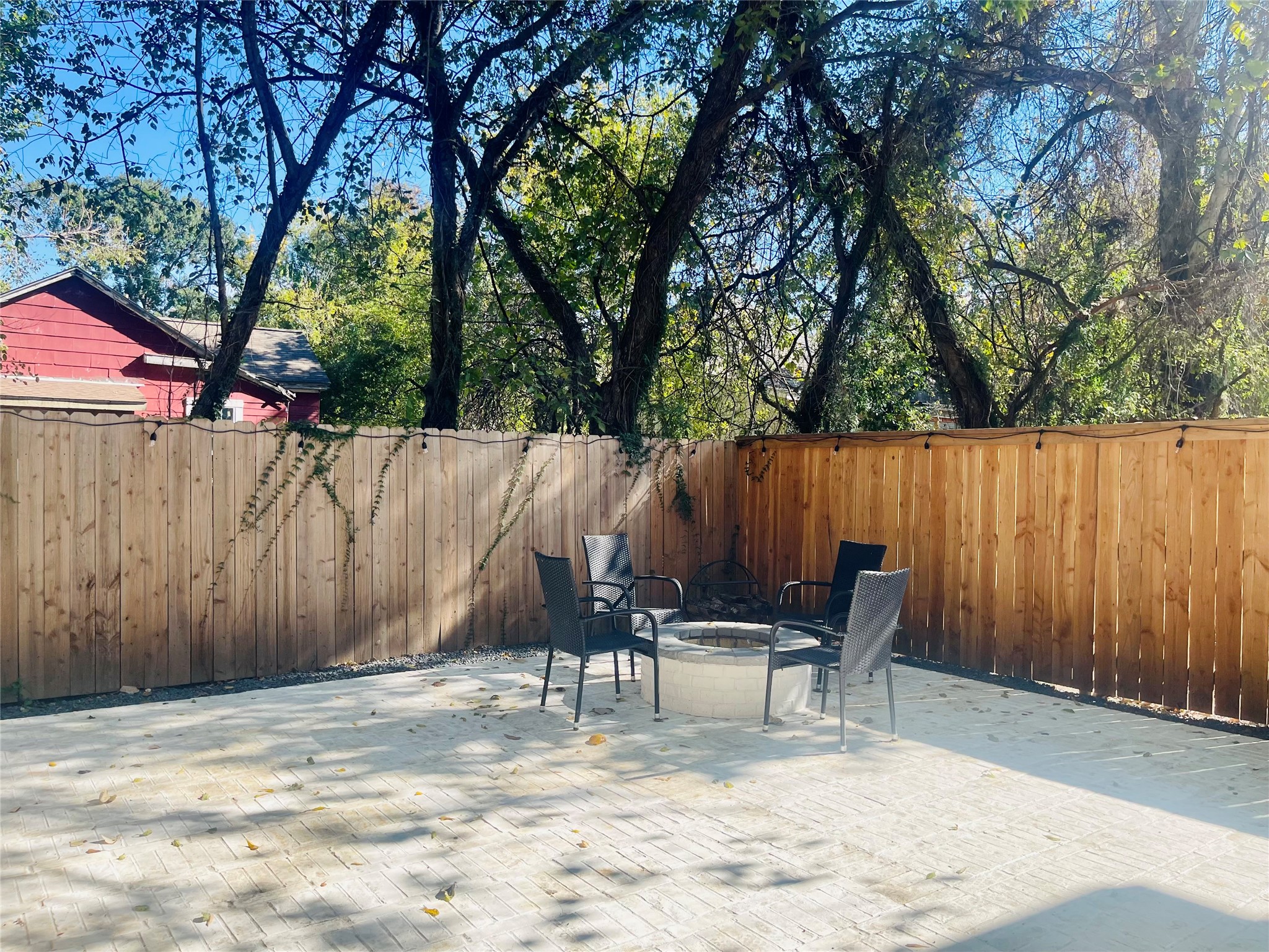 1714 Mary Street, Unit A Houston, TX 77026 - Photo 14 of 19 a backyard of a house with table and chairs
