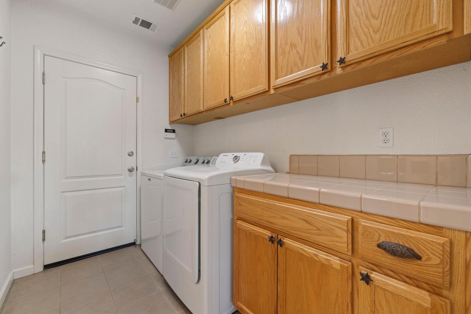 2730 Explorer Way Turlock, CA 95382 - Photo 26 of 64 a utility room with dryer and washer