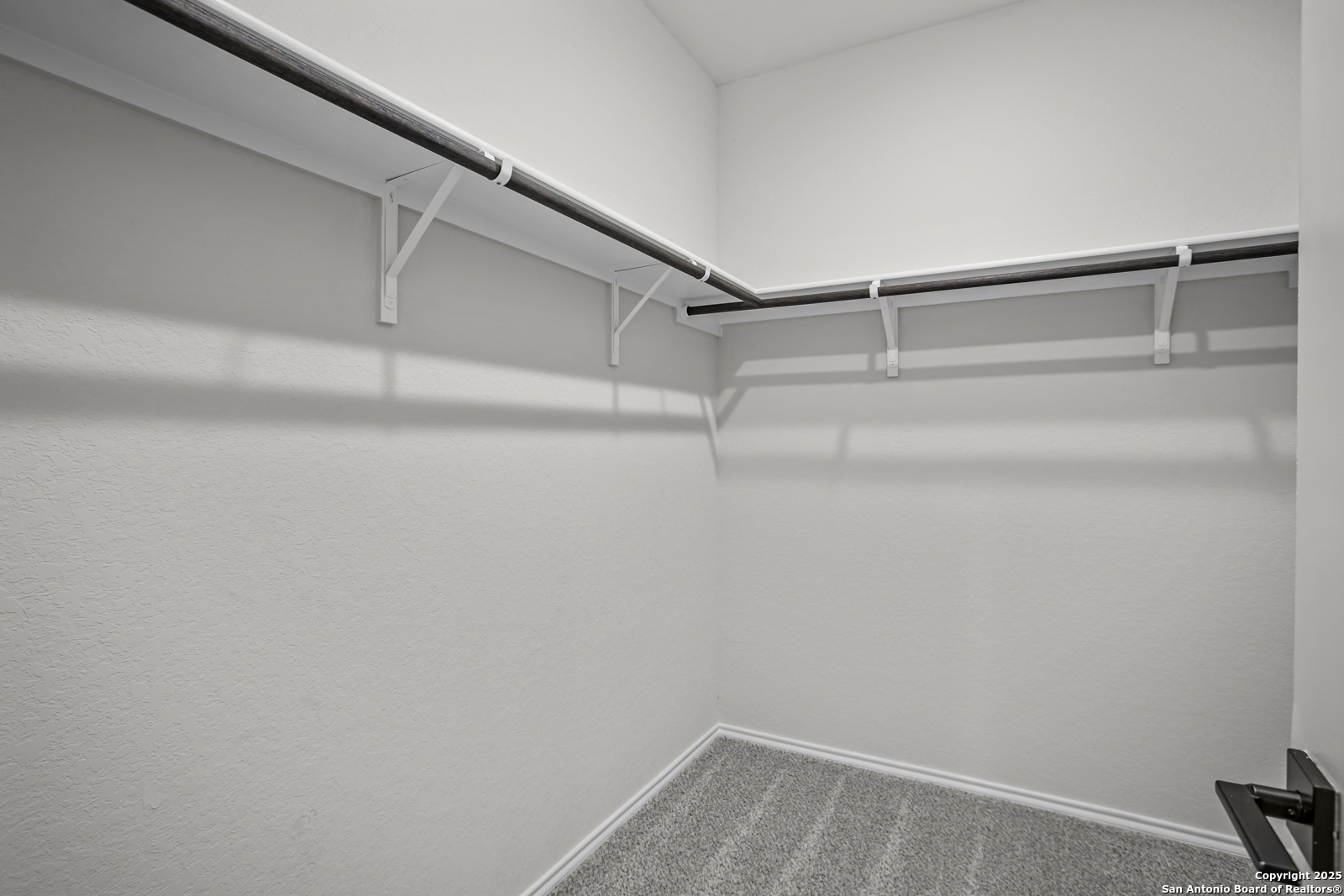 7420 Cremorne Converse, TX 78109 - Photo 20 of 40 a view of an empty walk in closet