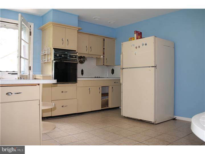 1054 County Line Road Philadelphia, PA 19116 - Photo 7 of 13 Kitchen