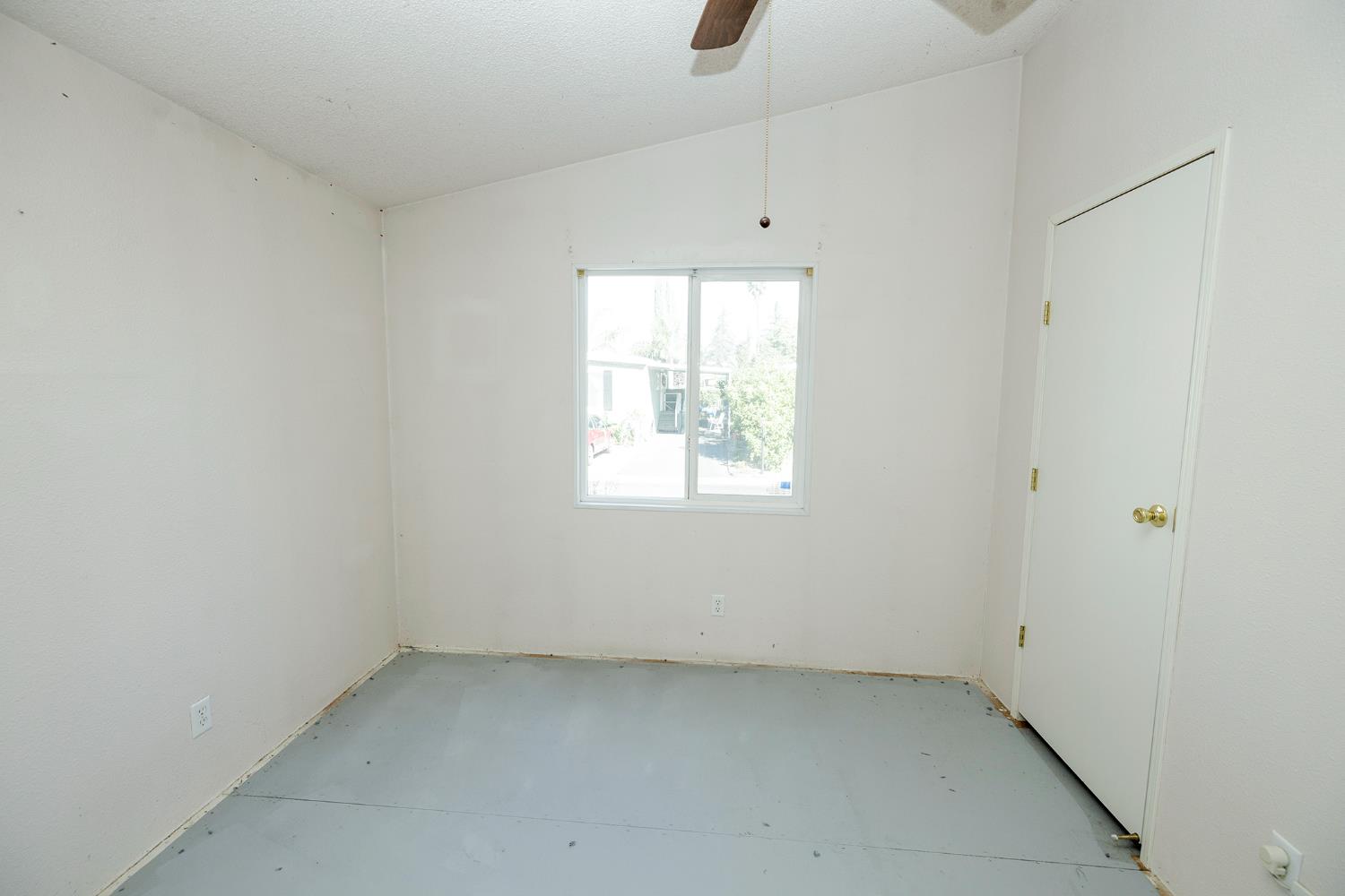 2621 Prescott Road, Unit 160 Modesto, CA 95350 - Photo 27 of 37 an empty room with a window