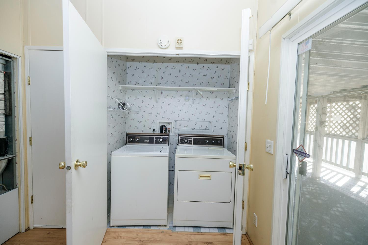 2621 Prescott Road, Unit 160 Modesto, CA 95350 - Photo 29 of 37 a utility room with dryer and washer