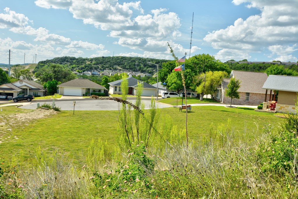 306 Vantage Circle Kerrville, TX 78028 - Photo 2 of 11