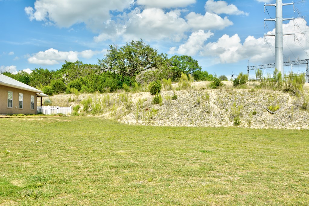 306 Vantage Circle Kerrville, TX 78028 - Photo 7 of 11