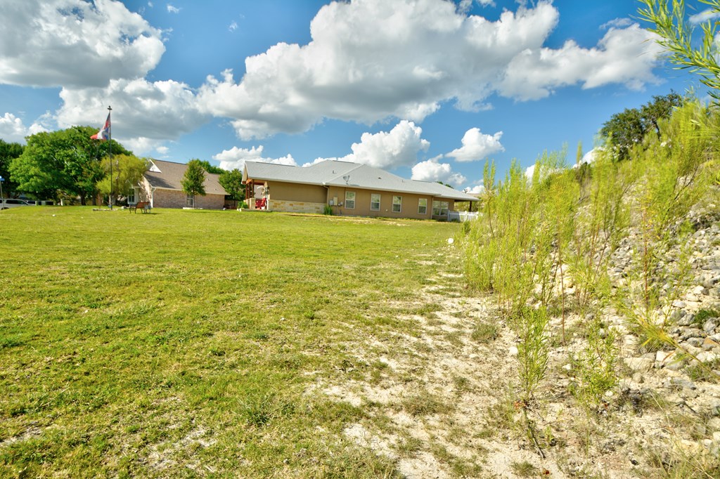 306 Vantage Circle Kerrville, TX 78028 - Photo 9 of 11
