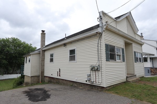 21 Bourne Street Three Rivers, MA 01080 - Photo 3 of 26