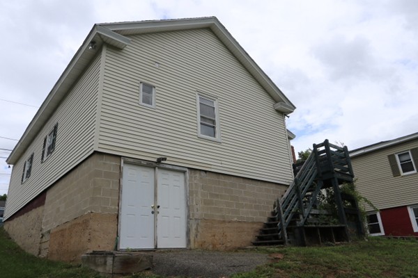 21 Bourne Street Three Rivers, MA 01080 - Photo 4 of 26