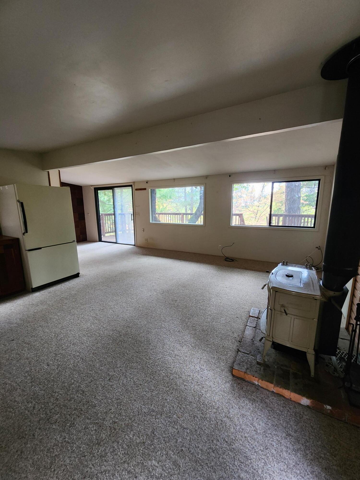 330 Lake Road Junction City, CA 96048 - Photo 15 of 50 a living room with a couch and a window