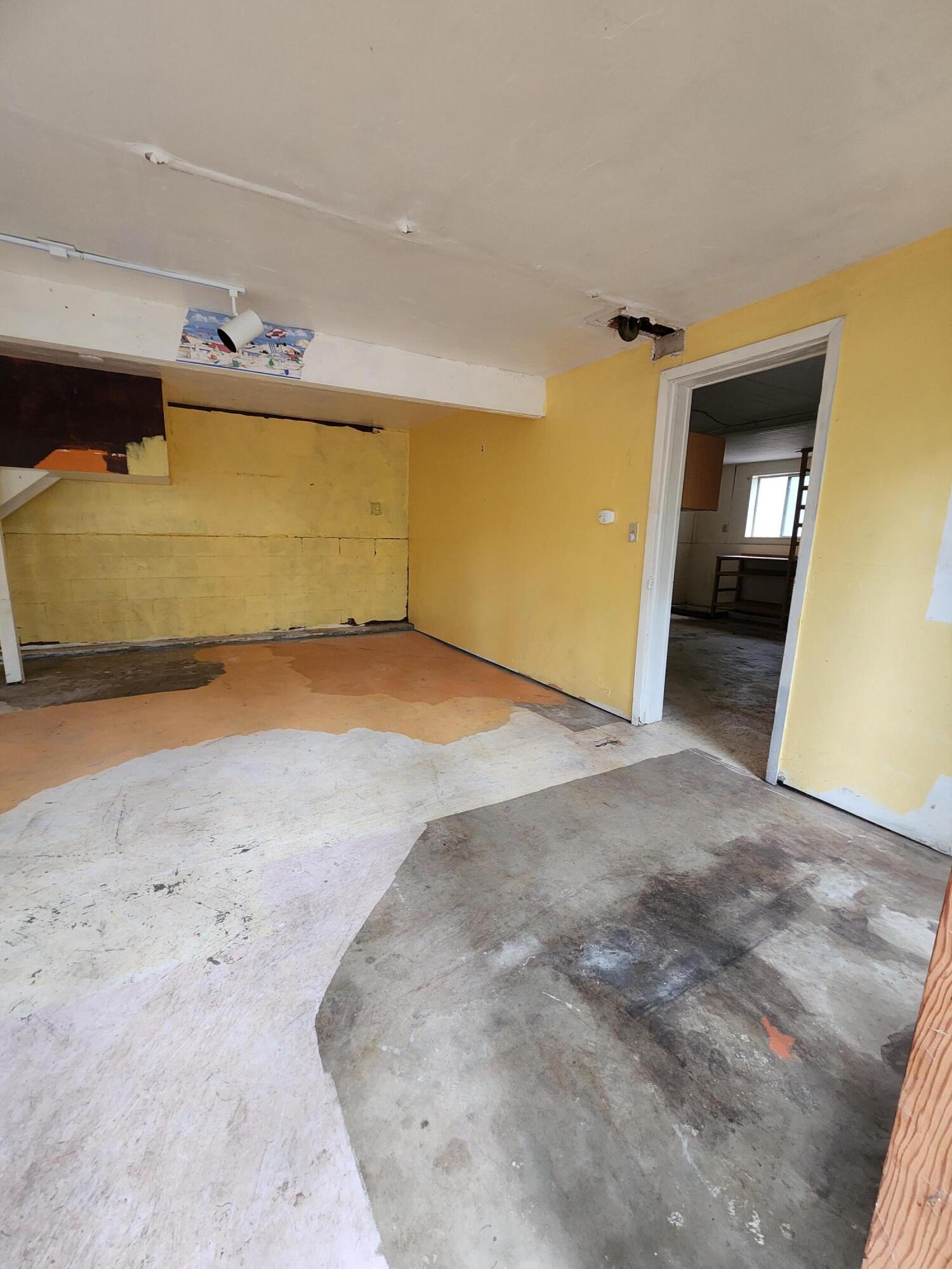 330 Lake Road Junction City, CA 96048 - Photo 23 of 50 a view of a big room with closet