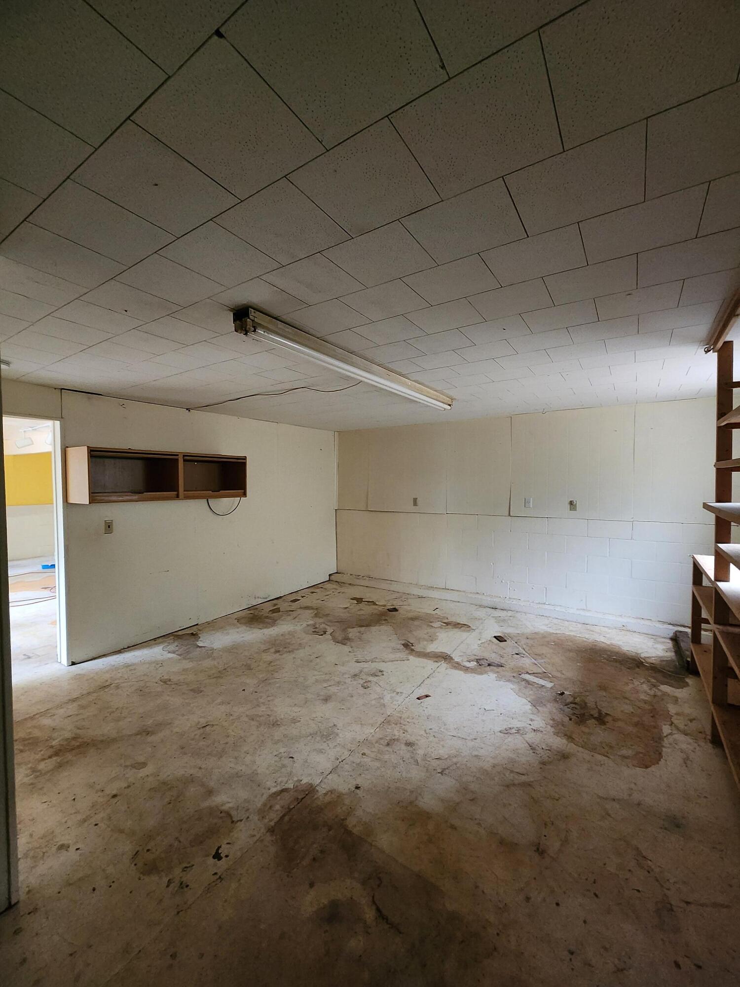 330 Lake Road Junction City, CA 96048 - Photo 25 of 50 a view of empty room