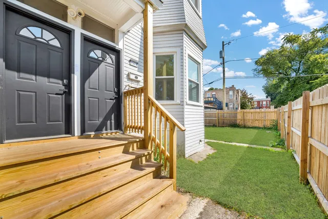 a view of a house with backyard and porch