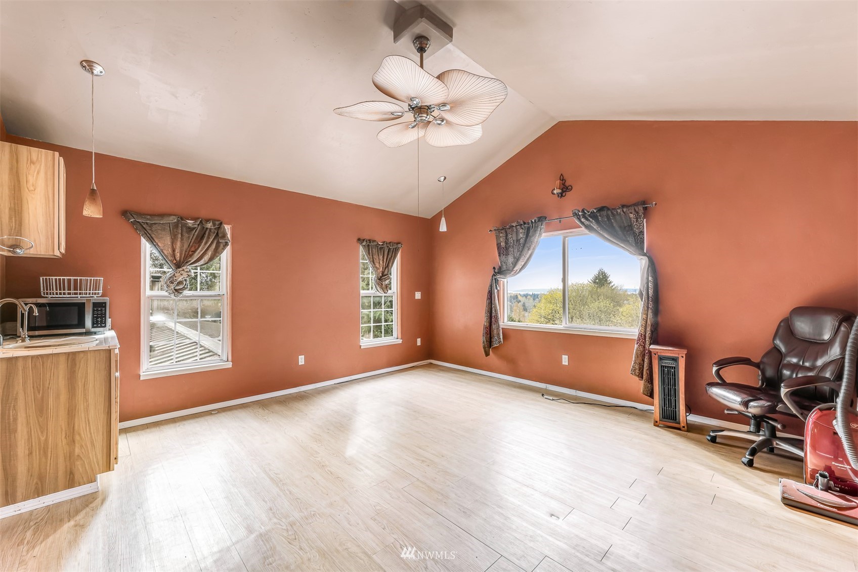 21445 Starbird Road Mount Vernon, WA 98274 - Photo 18 of 38 Gallery Image 18