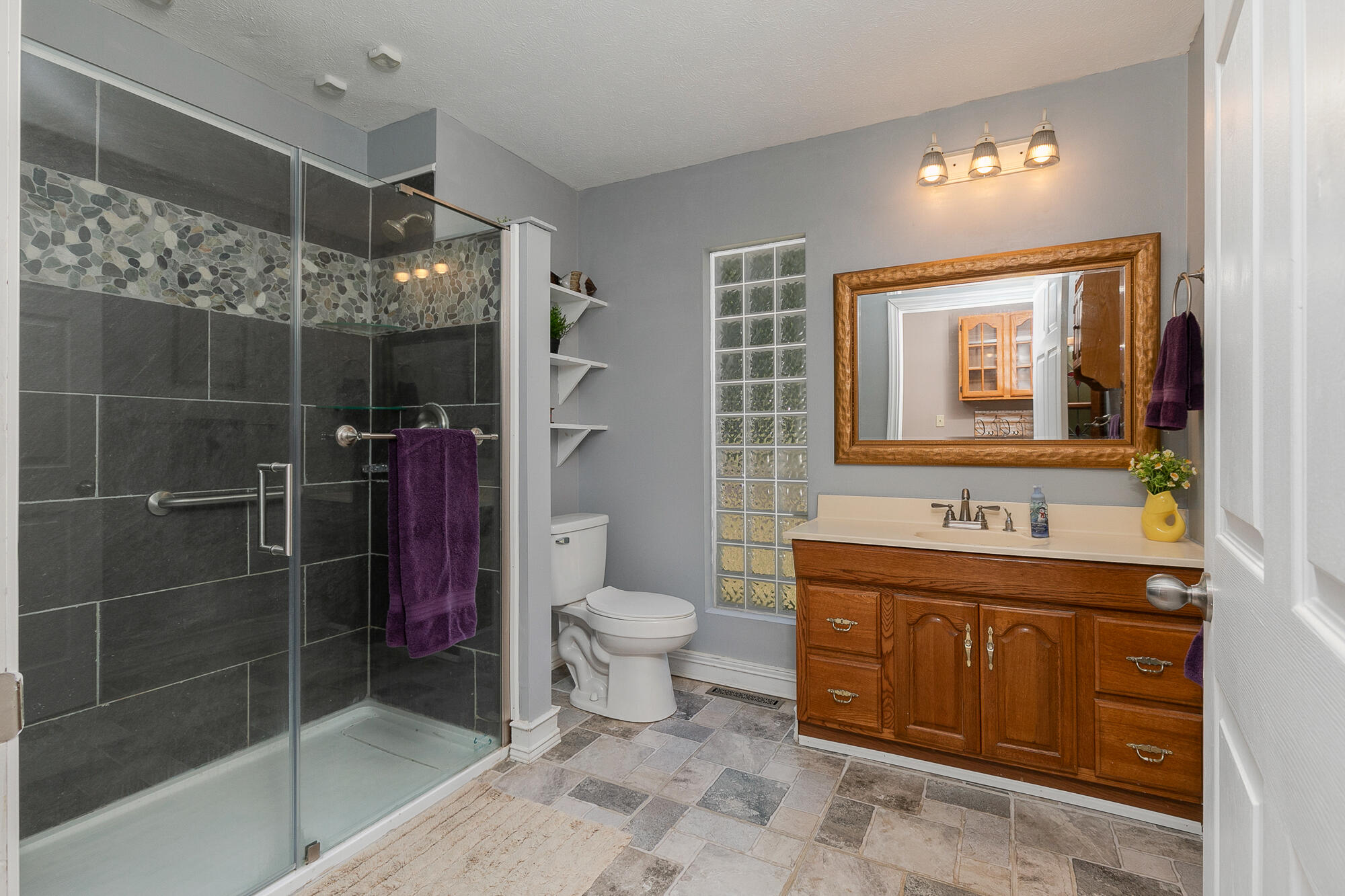 137 Hillside Loop Marshfield, MO 65706 - Photo 21 of 48 Primary bath