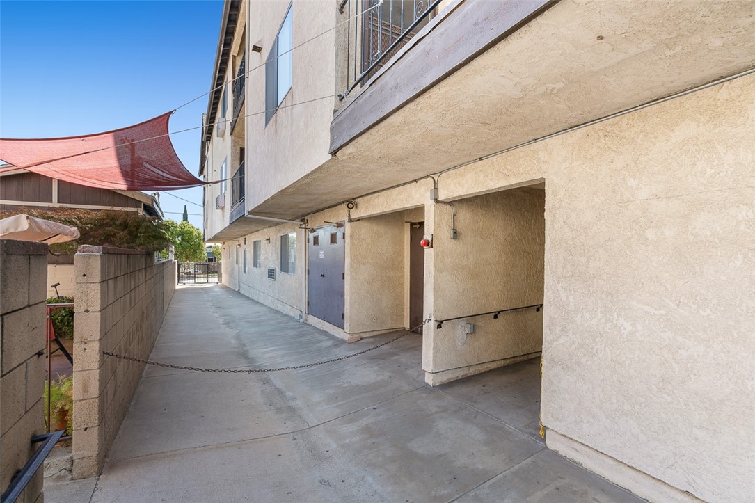 6079 La Prada Los Angeles, CA 90042 - Photo 5 of 32 a view of entryway