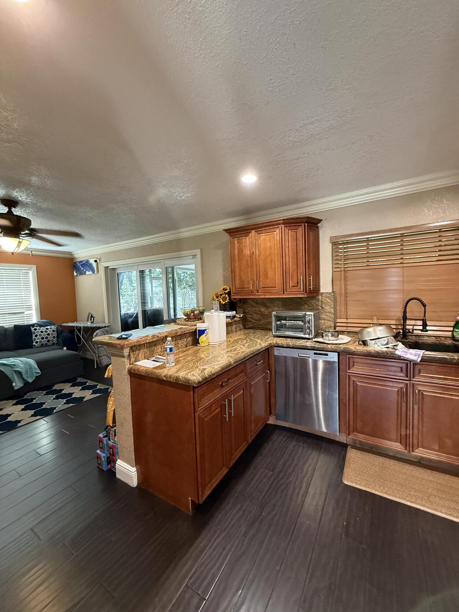 511 Southwest 63rd Terrace Margate, FL 33068 - Photo 5 of 39 IMG_2897