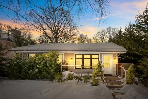 $1,400,000 | 778 Bridgehampton Sag Harbor, Bridgehampton, NY 11932
