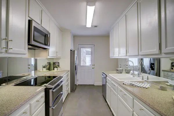 $3,500 | 2228 Addison Road, Houston, TX 77030
