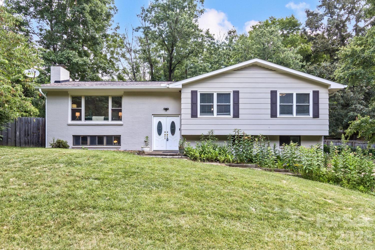 17 Rhododendron Place Asheville, NC 28805 - Photo 1 of 36