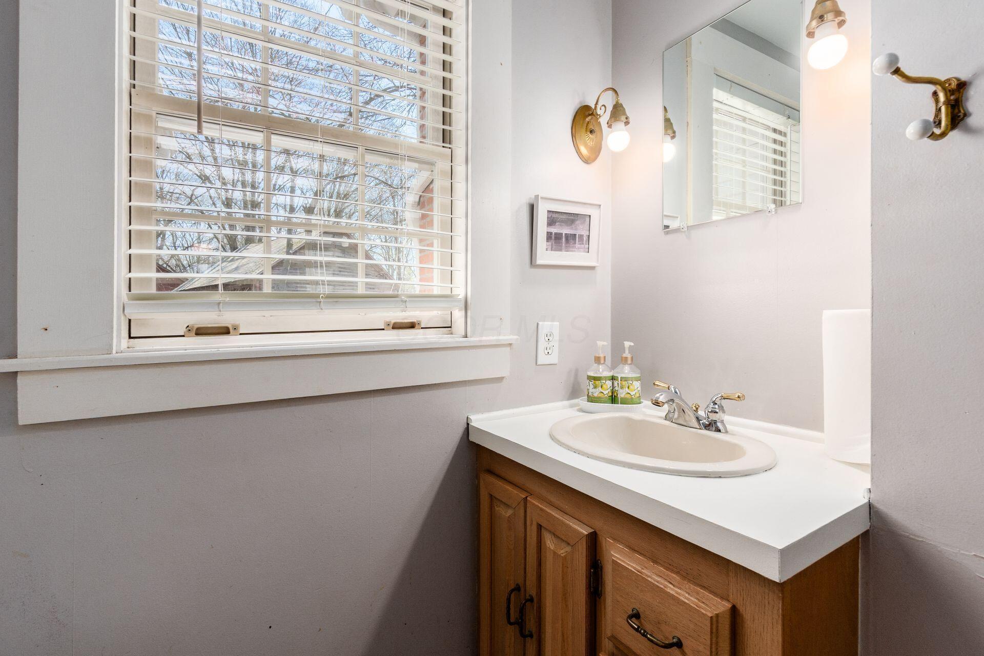 8058 Flint Road Columbus, OH 43235 - Photo 21 of 41 021_ Rd Columbus OH 43235 USA
