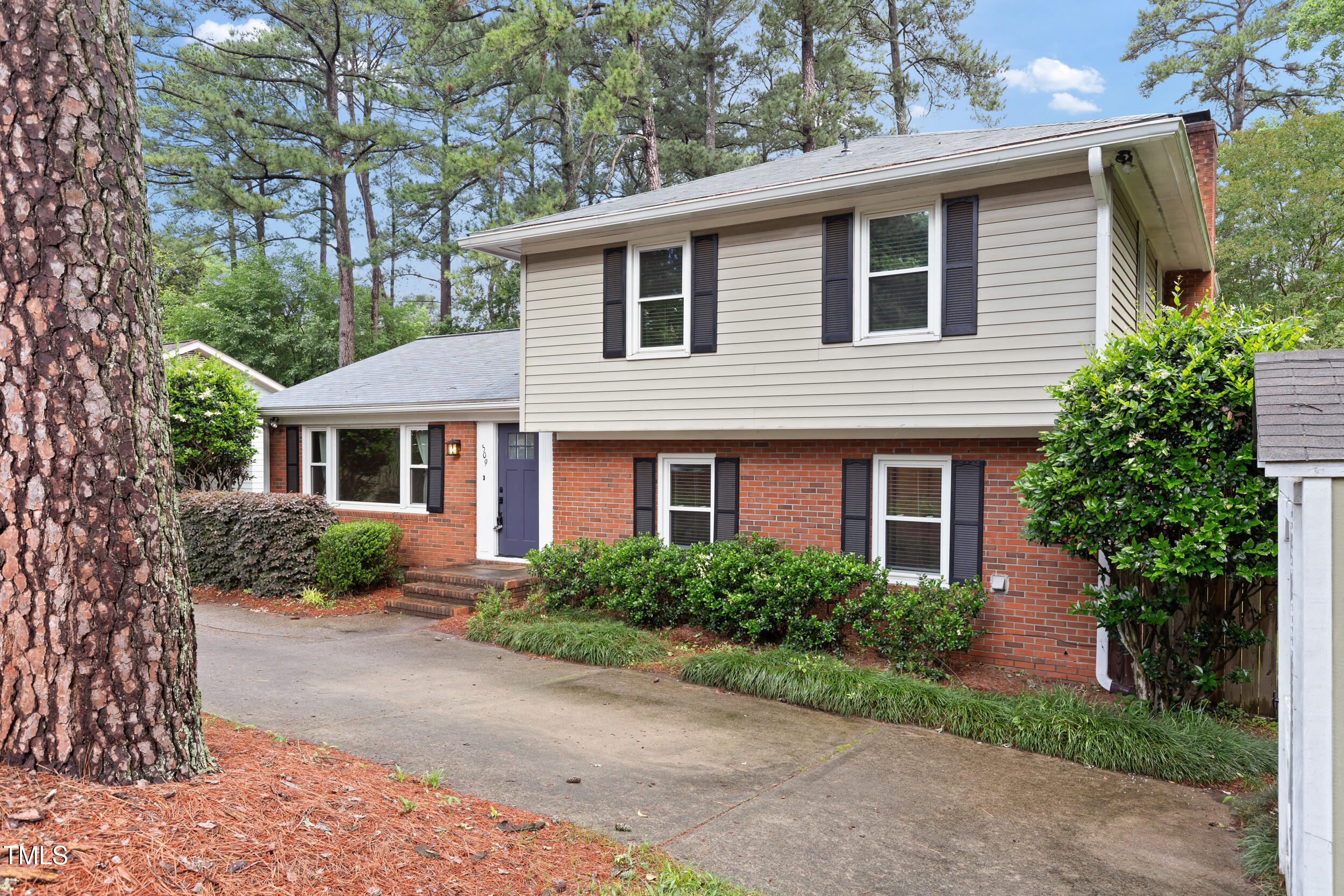 509 East Millbrook Road Raleigh, NC 27609 - Photo 1 of 51 2_img_7077