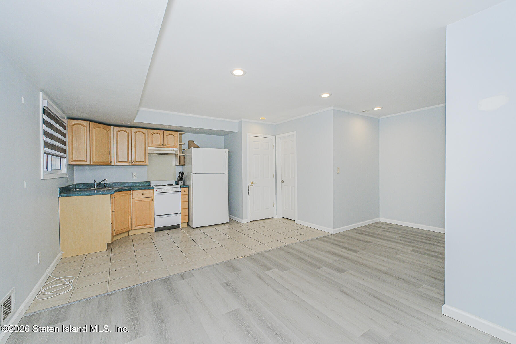 61 Middle Loop Road Staten Island, NY 10308 - Photo 8 of 26 Kitchen