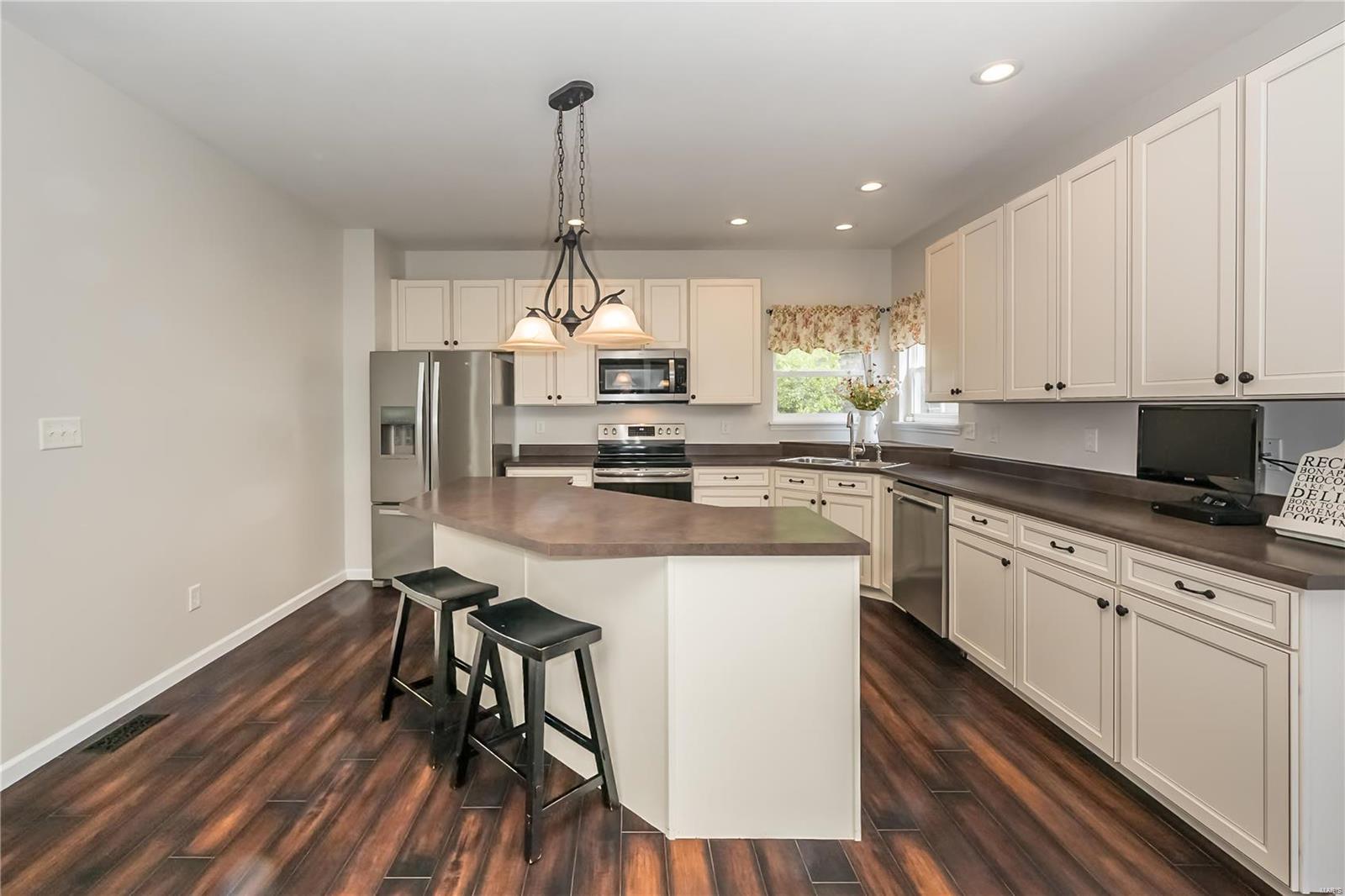 204 Magnolia Trace Drive Ballwin, MO 63021 - Photo 15 of 46