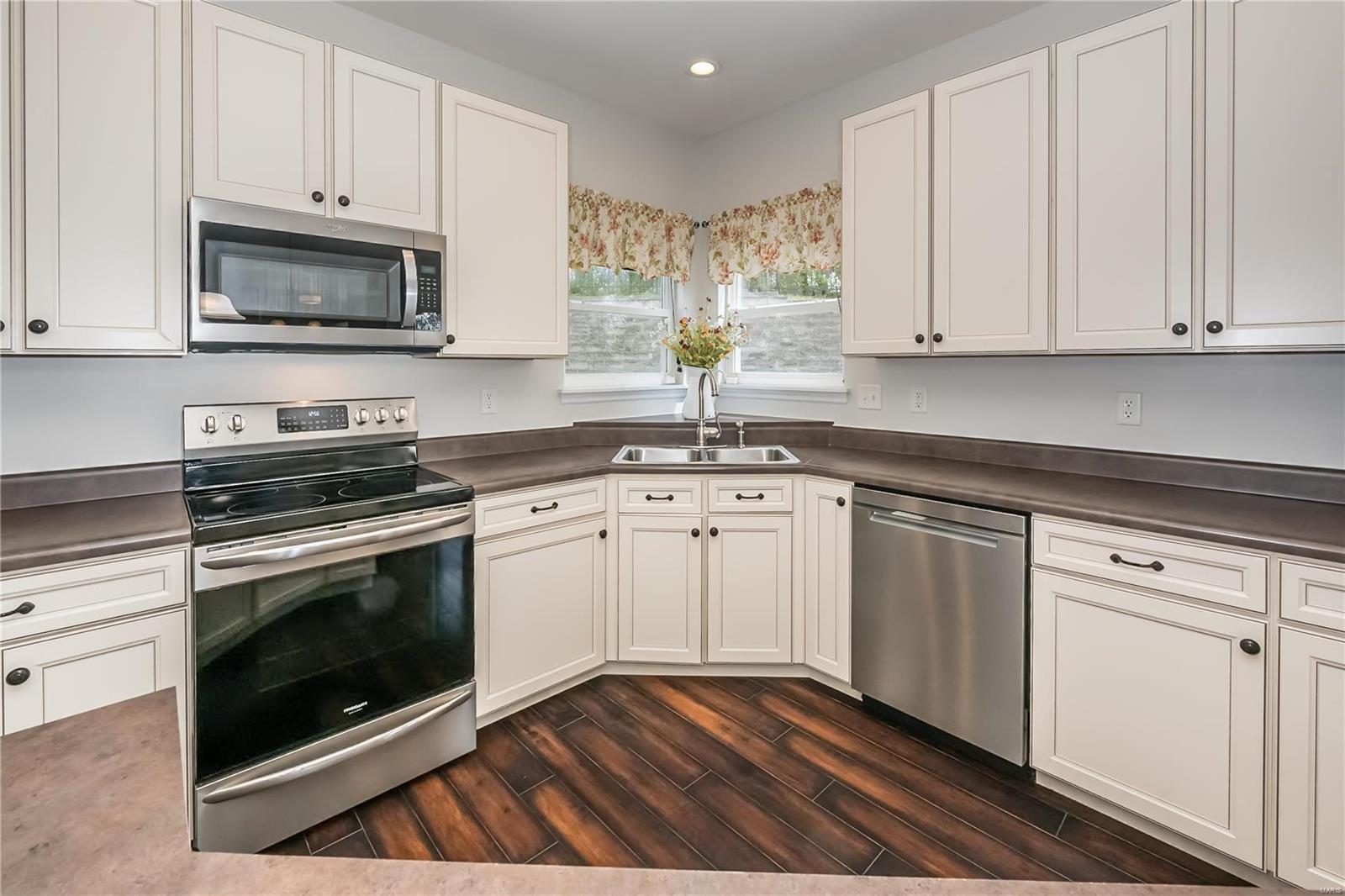 204 Magnolia Trace Drive Ballwin, MO 63021 - Photo 17 of 46