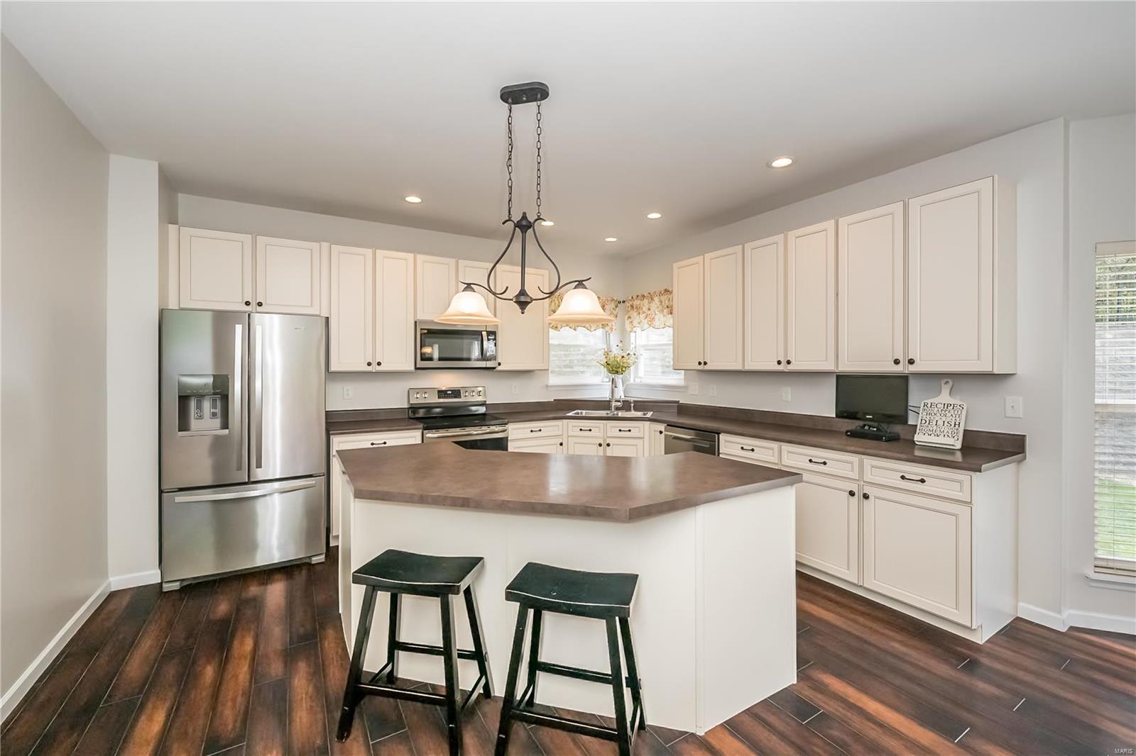 204 Magnolia Trace Drive Ballwin, MO 63021 - Photo 18 of 46