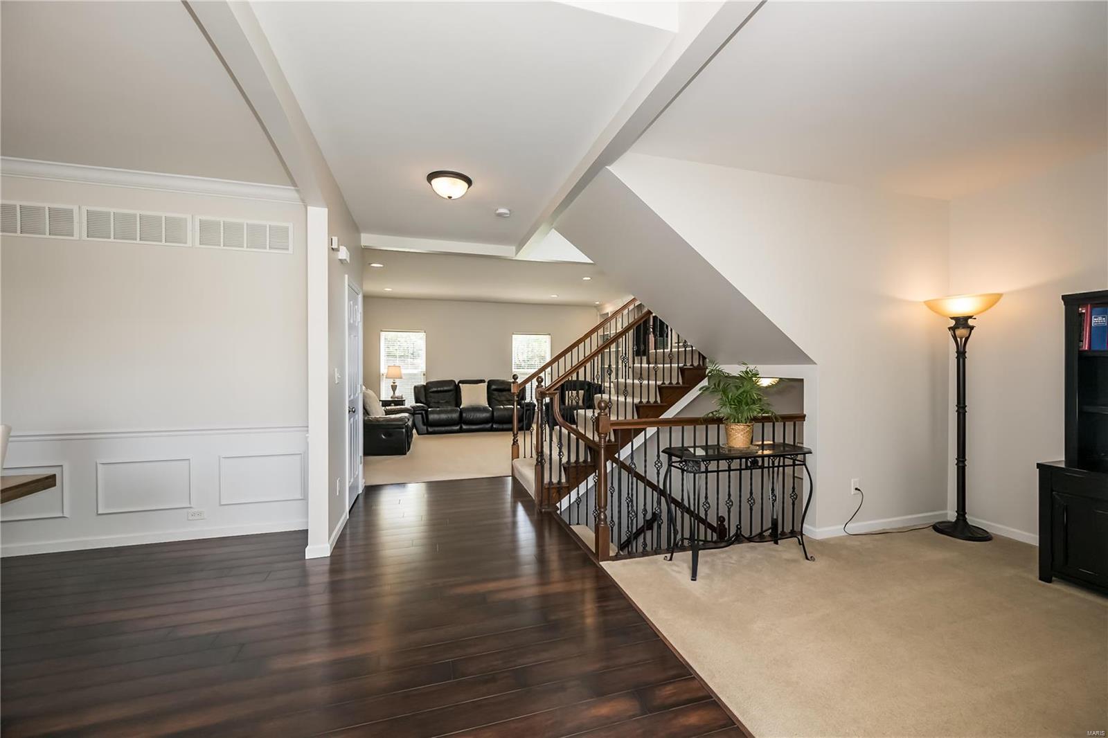 204 Magnolia Trace Drive Ballwin, MO 63021 - Photo 3 of 46