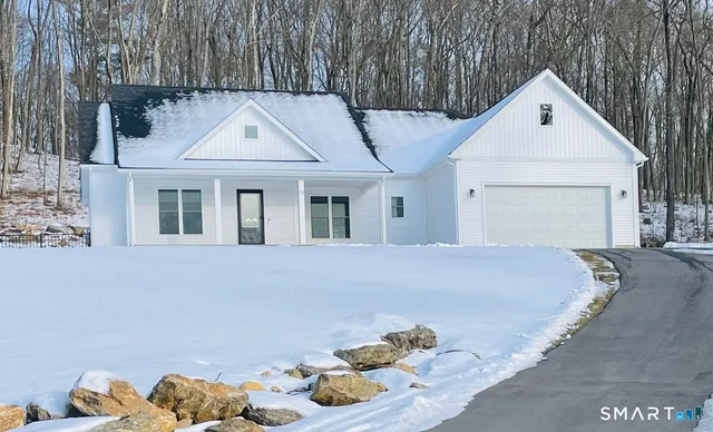 $584,900 | 15 Lakewood Road, East Hampton, CT 06424