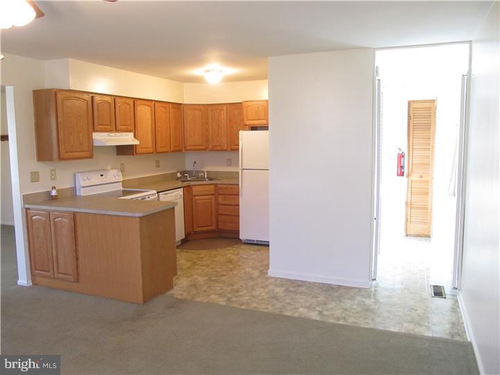 811 Crystle Road Aston, PA 19014 - Photo 3 of 12 Kitchen