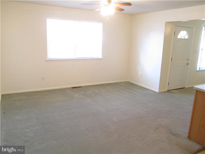 811 Crystle Road Aston, PA 19014 - Photo 4 of 12 Dining Room