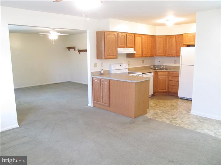 811 Crystle Road Aston, PA 19014 - Photo 5 of 12 Kitchen