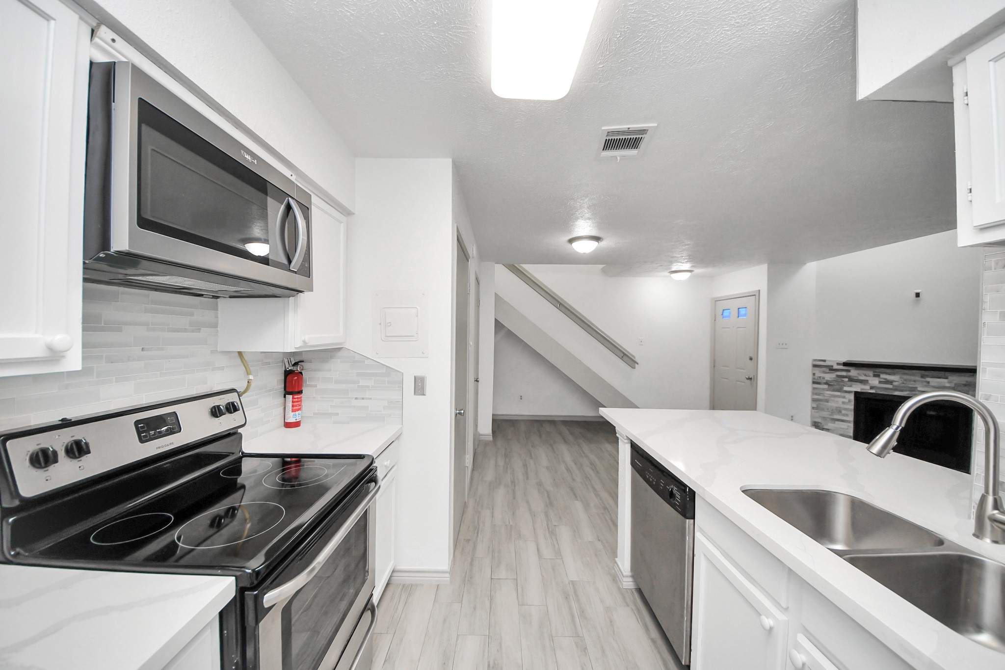 1515 Sandy Springs Road, Unit 1202 Houston, TX 77042 - Photo 8 of 43 Gallery Image 8