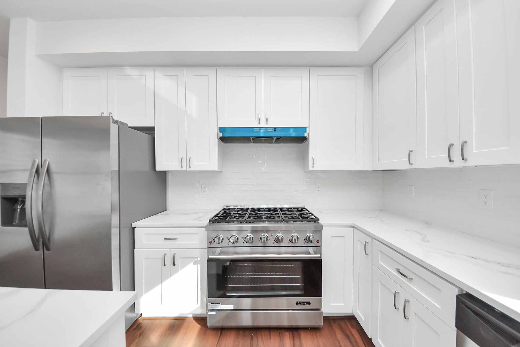 611 East 39th Street, Unit C Houston, TX 77022 - Photo 12 of 31 a kitchen with granite countertop a stove a refrigerator and a white cabinets