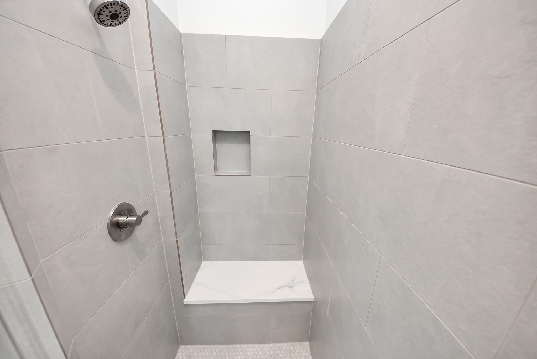 611 East 39th Street, Unit C Houston, TX 77022 - Photo 22 of 31 a bathroom with a shower