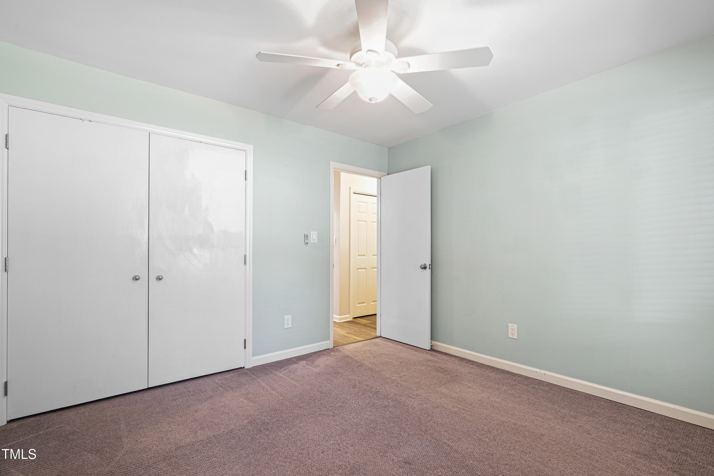 5840 Branchwood Road Raleigh, NC 27609 - Photo 19 of 33 an empty room with closet and a ceiling fan