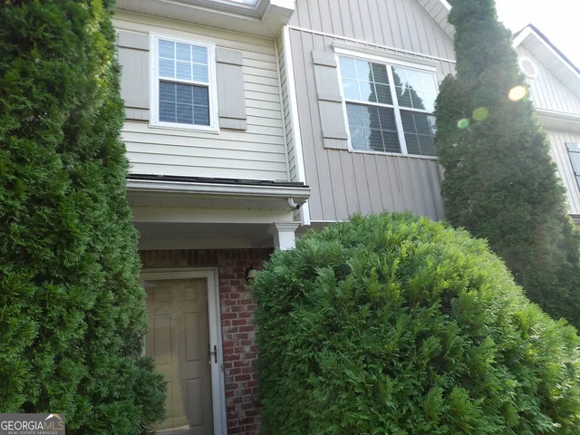 a view of front of house with yard