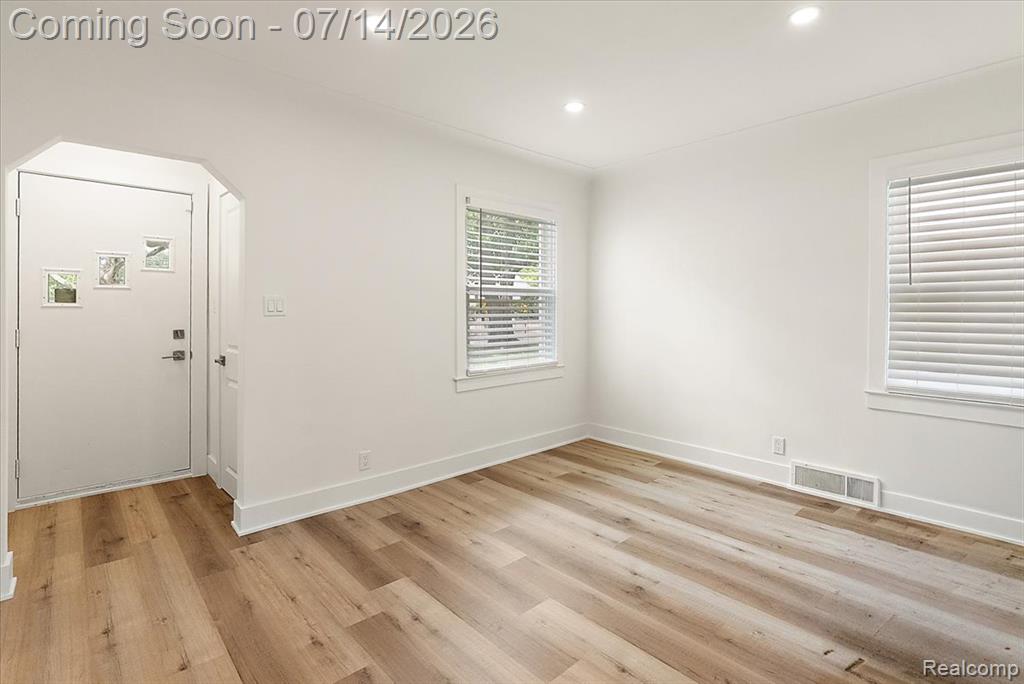 2155 East Eight Mile Road Grosse Pointe, MI 48236 - Photo 10 of 34