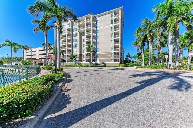$475,000 | 808 3rd Avenue West, Unit 805, Bradenton, FL 34205