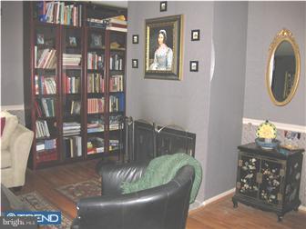 425 Arden Road Conshohocken, PA 19428 - Photo 3 of 12 Living Room