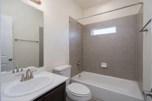 $2,500 | 13202 Anchor Isle, La Marque, TX 77568